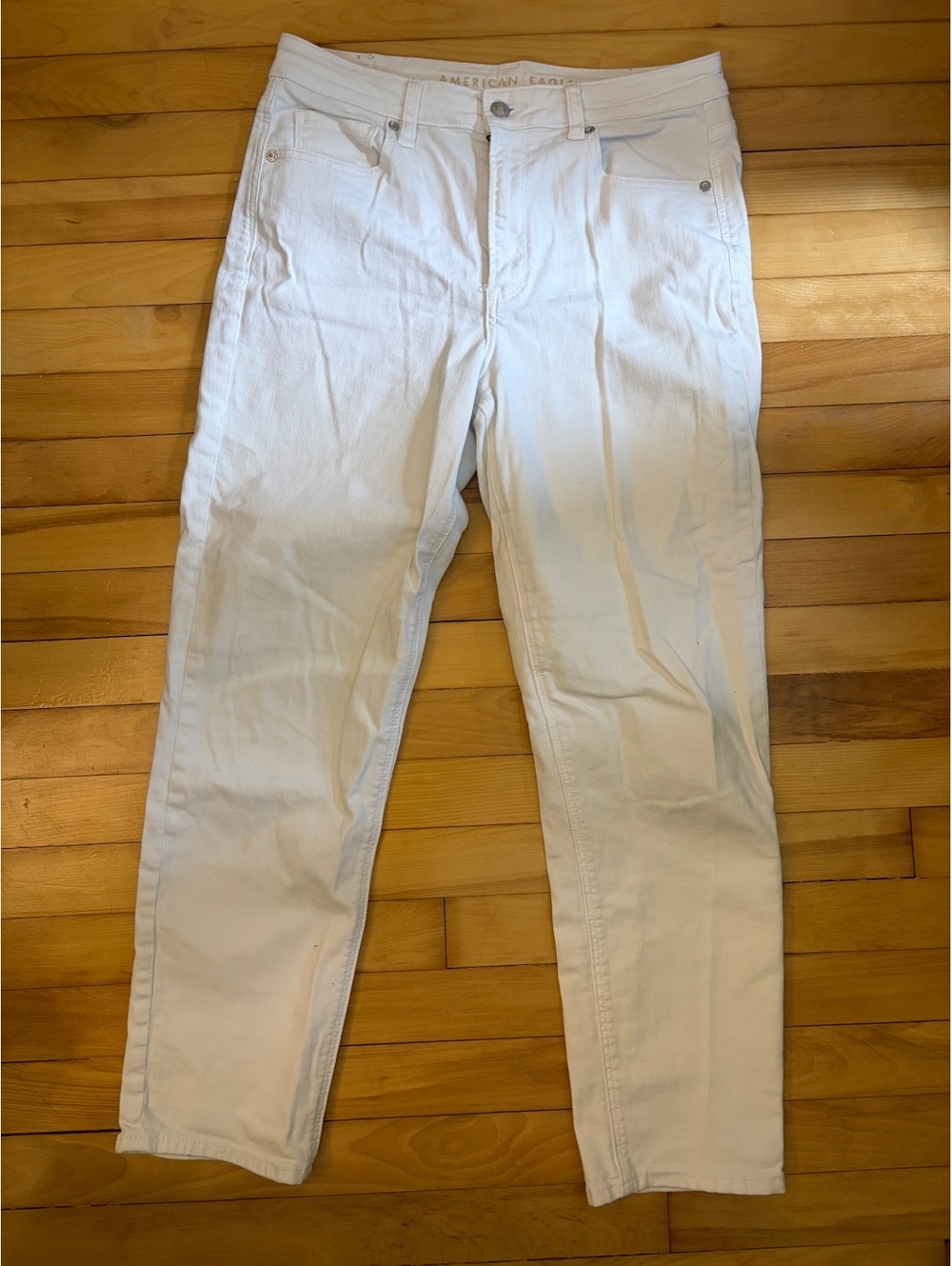 American Eagle Outfitters Women's White Mom Jean, Size 8 Regular, 98% Cotton 2%